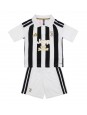 Billige Juventus Gleison Bremer #3 Hjemmedraktsett Barn 2026-27 Kortermet (+ Korte bukser)